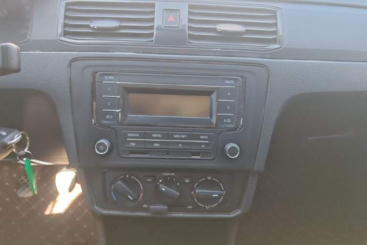 Used Volkswagen Santana 2016 1.4L Manual Fashion Edition
