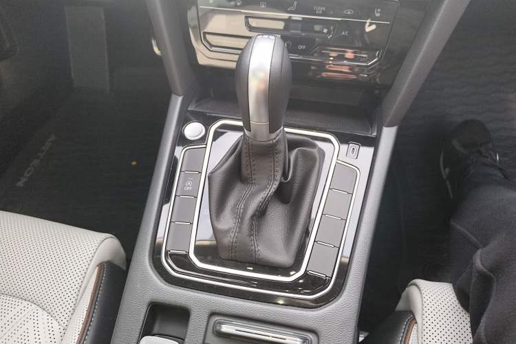 Used Volkswagen Magotan 2025 Revised Version Zhongxiang Edition 330TSI DSG Luxury Trim
