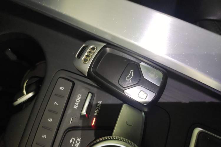 Used Audi A4L 2018 30th Anniversary Edition 40 TFSI Fashion Model
