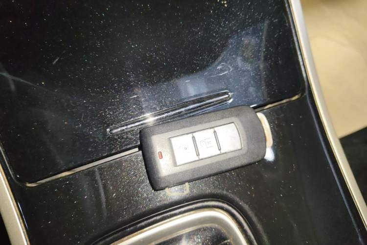 Used Mitsubishi Outlander 2019 2.0L Two-Wheel Drive Comfort Edition 5 Seats China VI Standard
