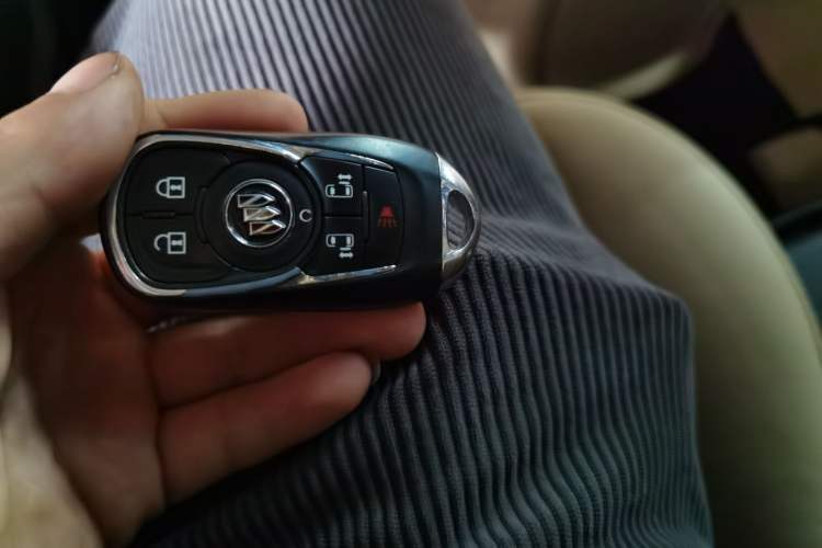 Used Buick GL8 2022 ES Landtrek 653T Luxury Edition
