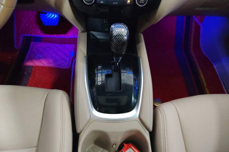 Used Nissan X-Trail 2014 2.5L CVT Leading Edition 4WD
