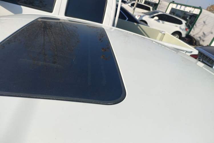 Used Roewe 350 2015 1.5L Manual Luxury Sunroof Edition
