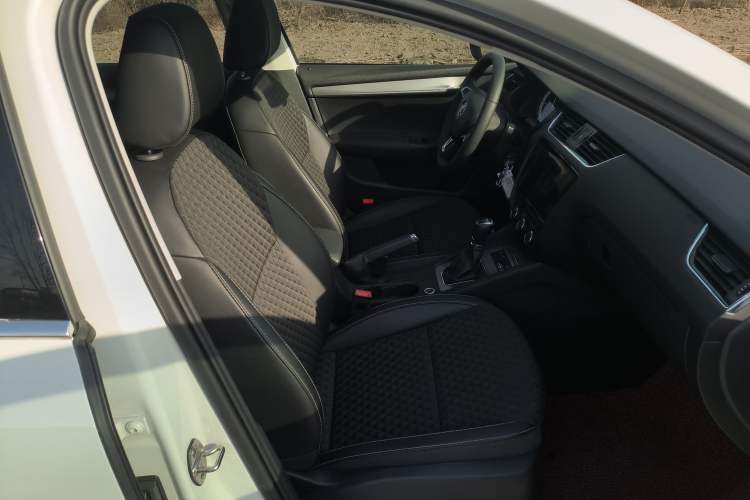 Used Skoda Octavia 2019 1.5L Automatic Smart Drive Luxury Edition China VI Standard
