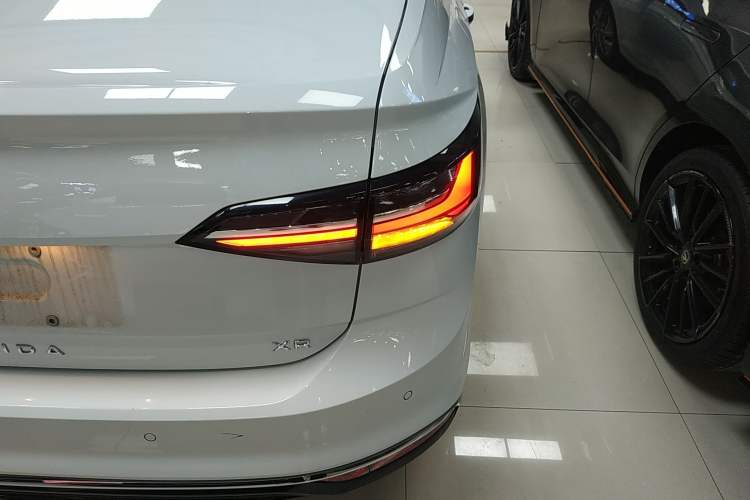 Used Volkswagen Lavida 2023 New Sharp 1.5L Automatic Outstanding New Vision Edition
