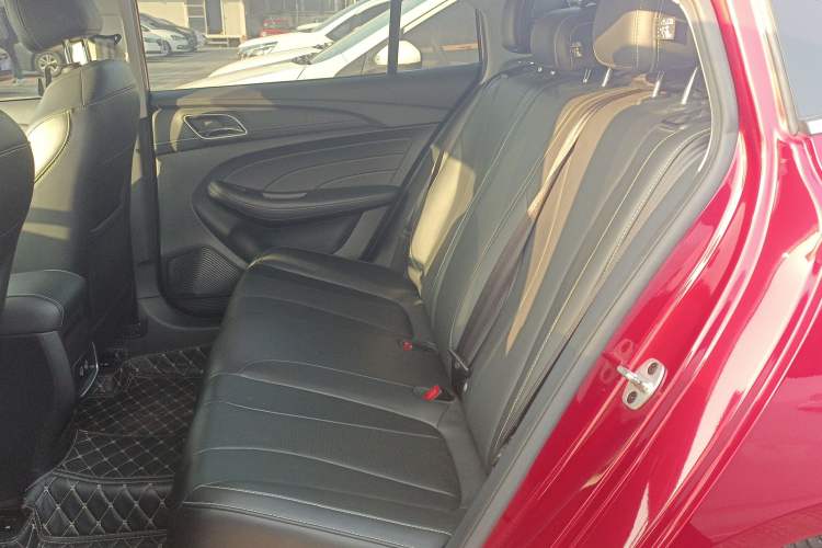 Used Roewe i5 2020 1.5L Automatic 4G Connect Luxury Flagship Edition
