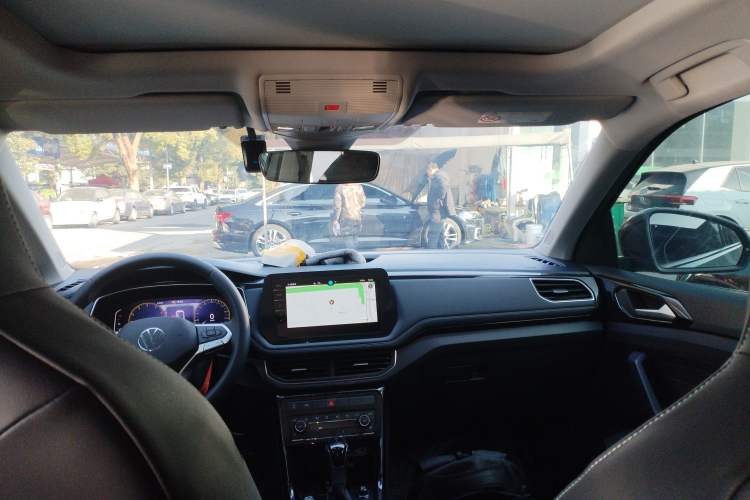 Used Volkswagen Tharu 
