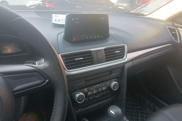 Used Mazda Mazda 3 Axela 2019 Cloud-Controlled Version Hatchback 2.0L Automatic Luxury Model China VI Standard
