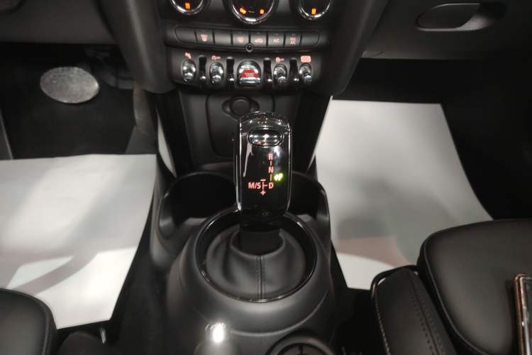 Used  MINI 2022 Updated 1.5T COOPER Classic Edition Five-Door Version
