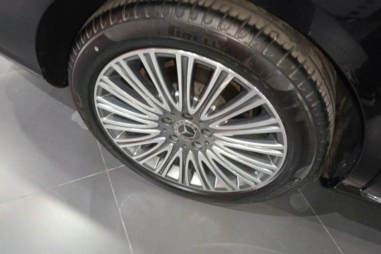 Used Mercedes-Benz E-Class 2022 Second Facelift E 300 L Luxury Edition
