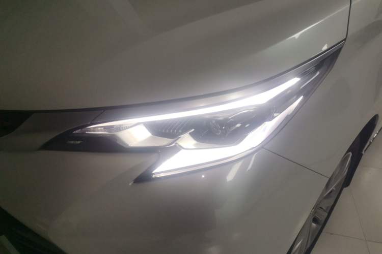 Used Toyota Sienna 2024 2.5L Hybrid Luxury Edition