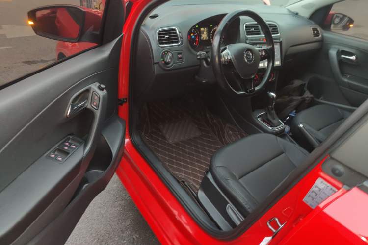 Used Volkswagen Polo 2016 1.6L Automatic Comfort Model
