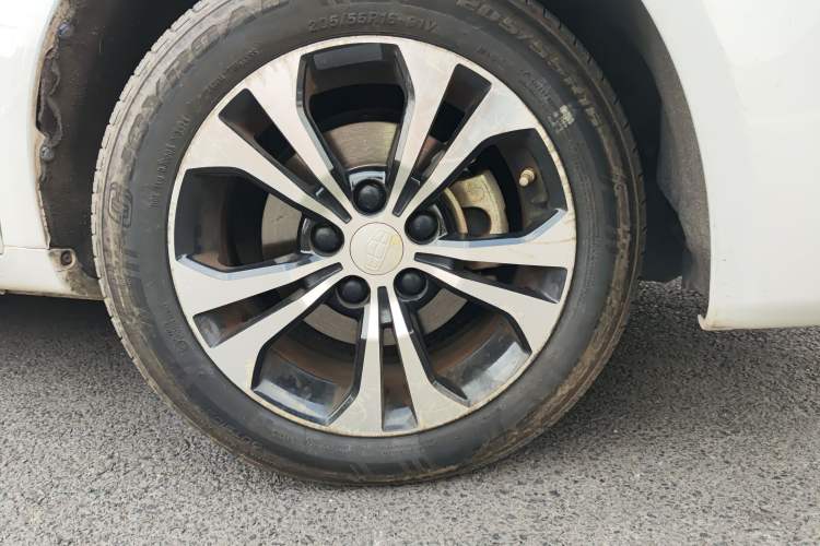 Used Geely Auto Classic Emgrand 2013 Hatchback 1.8L CVT Prestige Model