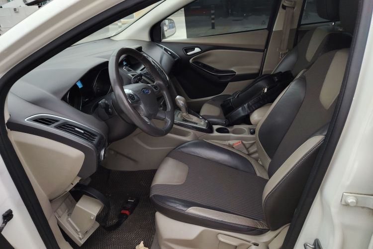 Used Ford Focus 2012 Hatchback 1.6L Automatic Fashion Edition
