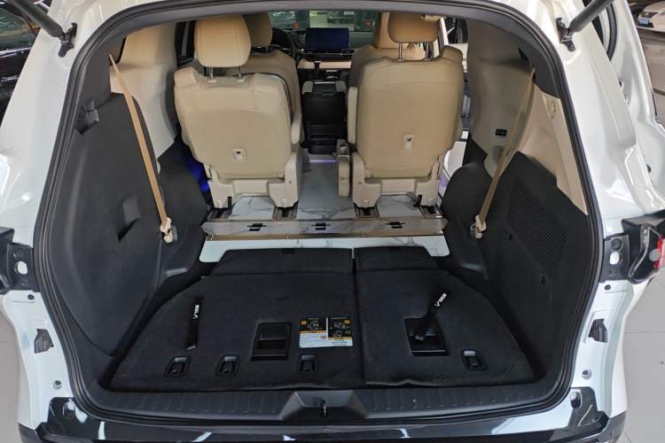 Used Toyota Granvia 2023 2.5L Hybrid Prestige PLUS Edition
