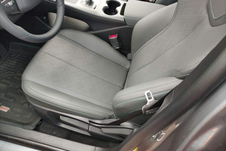 Used BYD Qin PLUS 2025 DM-i Smart Drive 55KM Leading Model
