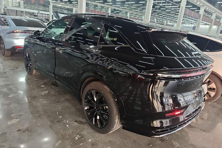 Used Zeekr 7X 2025 100 kWh Long-Range Rear-Wheel Drive with Intelligent Driving Features