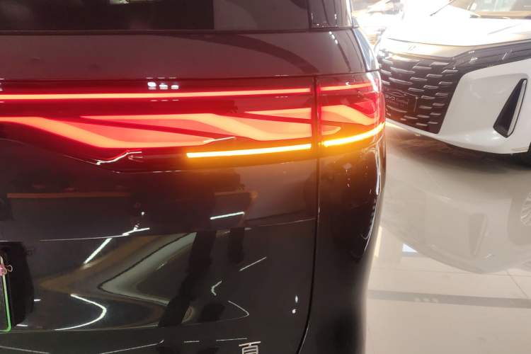 Used BYD Xia 2025 DM-i 1.5T 180km Beyond Edition
