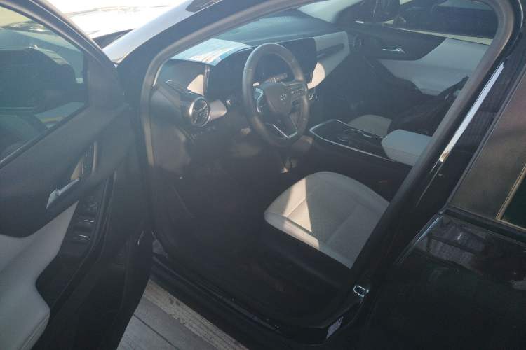 Used Chevrolet Equinox Plus 2024 155km ACTIV Ultimate Edition