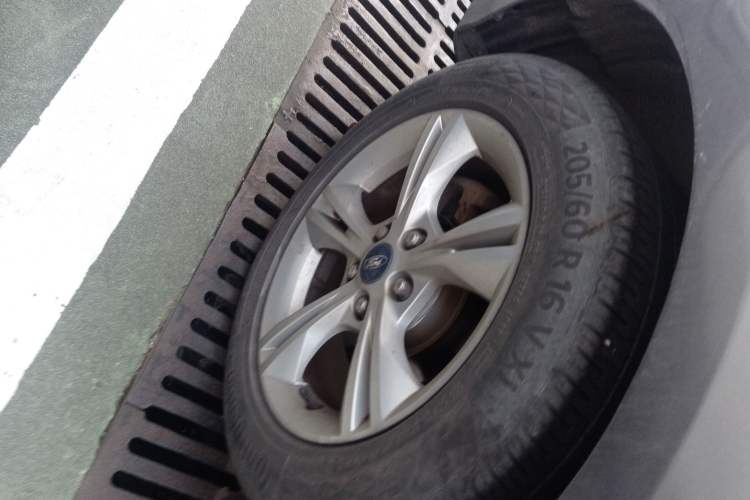 Used Ford Focus 2012 Sedan 1.6L Automatic Fashion Edition
