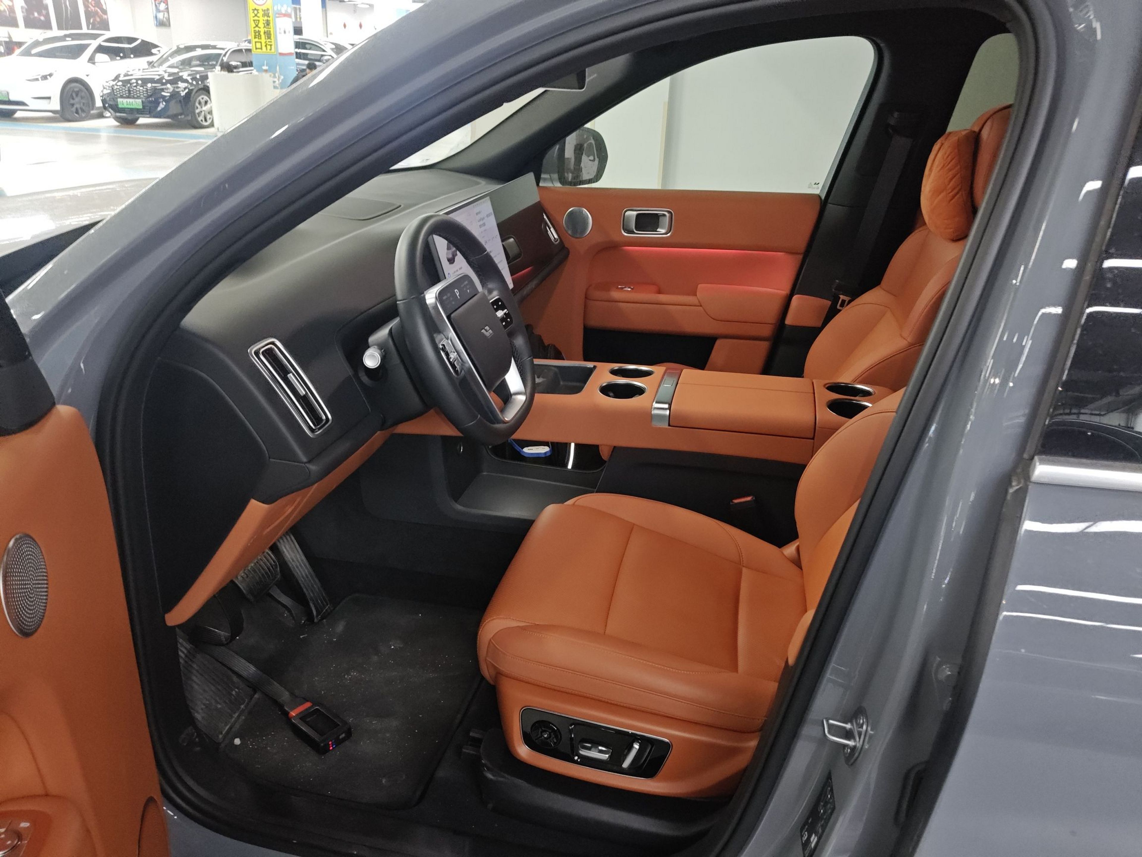 Переднее сиденье в автомобиле