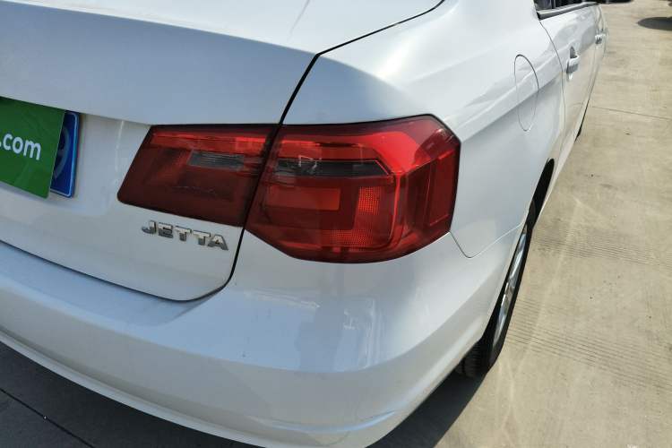 Used Volkswagen Jetta 2015 1.6L Manual Fashion Edition
