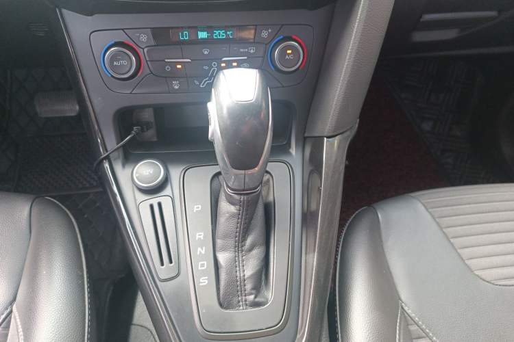 Used Ford Focus 2017 Sedan 1.6L Automatic Fashion Edition Smart Drive Version
