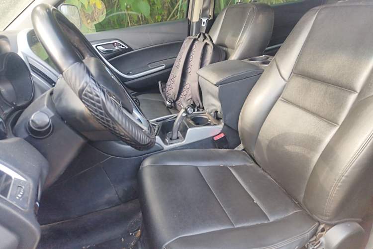 Used JMC Yusheng S350 2013 2.4T Manual Two-Wheel Drive Diesel Luxury 7-Seater
