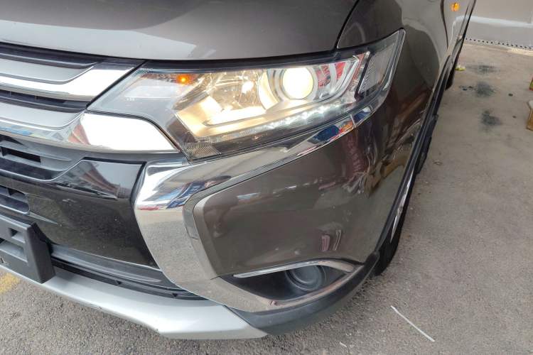 Used Mitsubishi Outlander 2016 2.0L Two-Wheel Drive Comfort Edition 5 Seats
