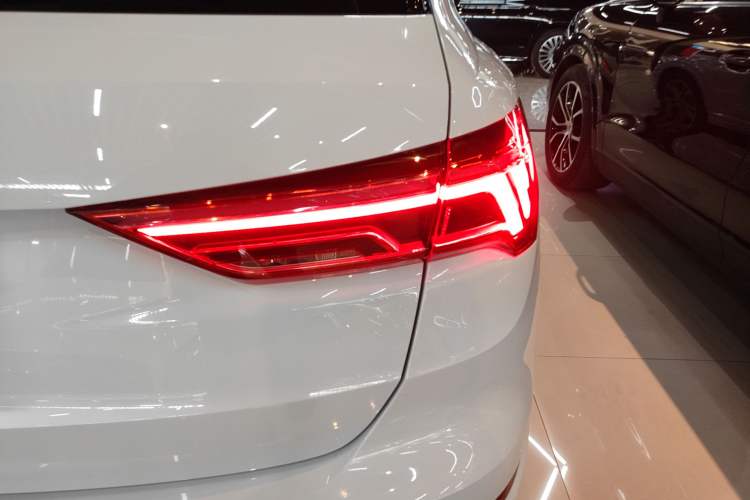 Used Audi Q3 2021 40 TFSI Fashion Dynamic Model
