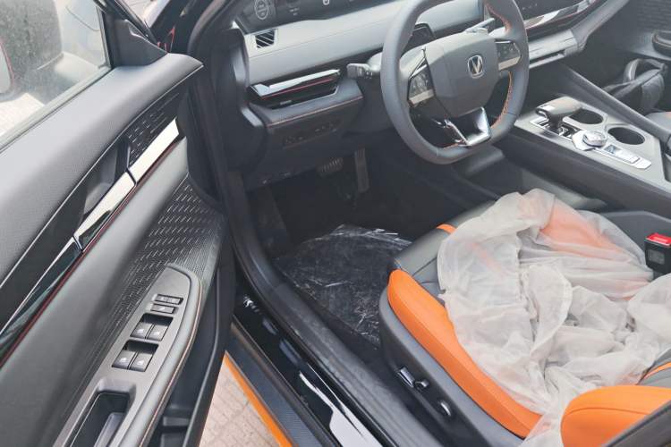 Used Changan UNI-V 2025 1.5T 500Bar Prestige Sporty Version
