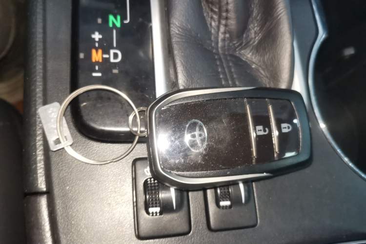 Used Toyota Highlander 2018 2.0T Four-Wheel Drive Luxury Version 7 Seats China VI Standard
