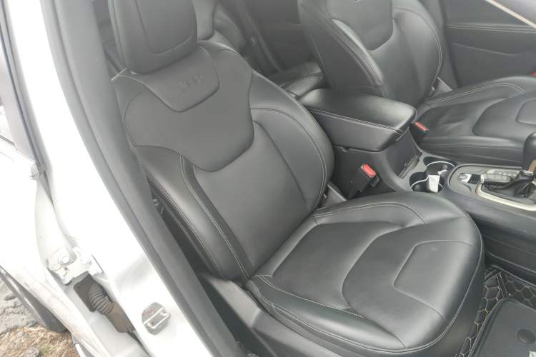 Used  Cherokee 2017 2.0L Superior Edition