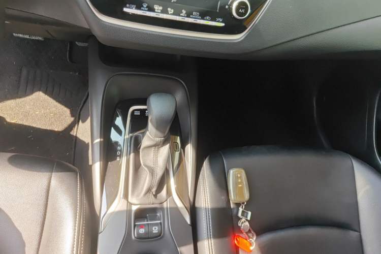 Used Toyota Corolla 2021 Dual-Motor 1.8L E-CVT Elite Edition
