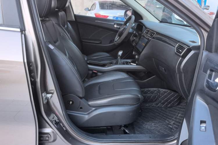 Used Dongfeng Fengon 580 2016 1.5T Manual Luxury Version