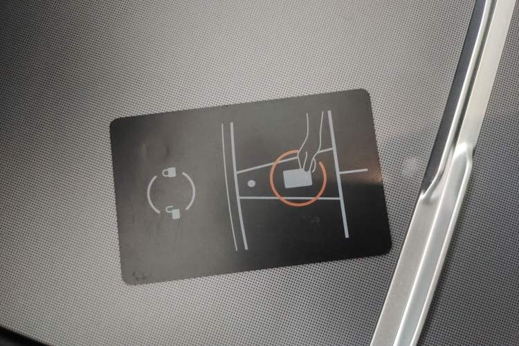 Used Tesla Model Y 2025 Rear-Wheel-Drive Version