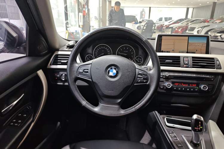 Used BMW 3 Series 2015 320Li Luxury Edition Fashion Model
