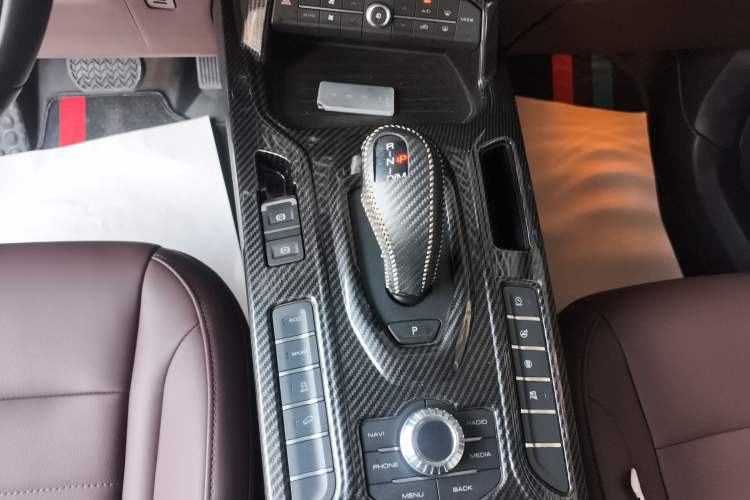 Used Wey VV5 2019 1.5T Two-Wheel Drive Color Pioneer
