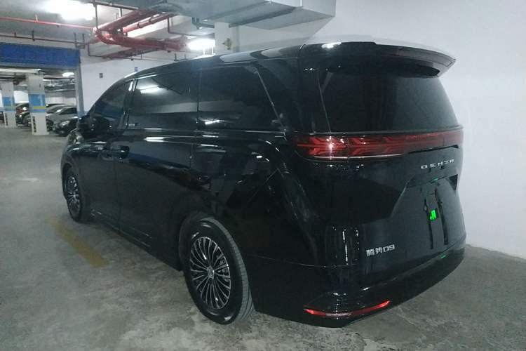 Used Denza D9 2022 DM-i 1040 Prestige Model