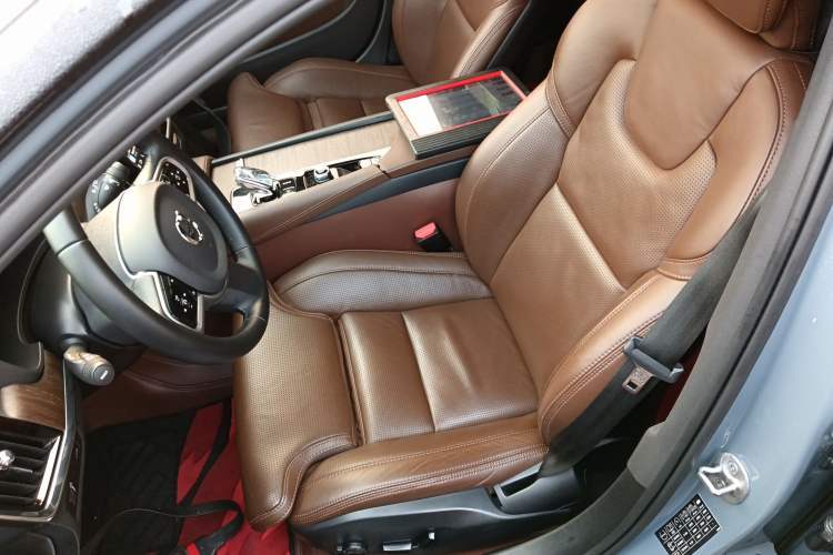 Used Volvo V90 2022 Cross Country B5 AWD Prestige Edition
