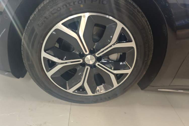 Used Hima Luxeed S7 2025 855 km Max