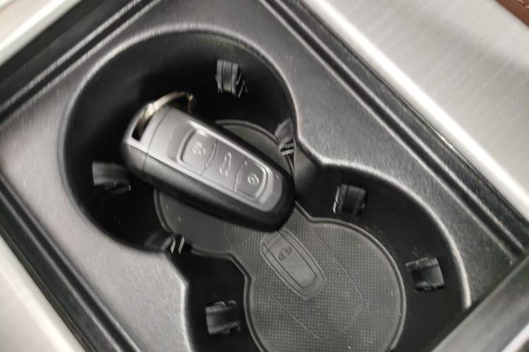 Used Geely Auto Emgrand X7 Sport 2018 1.8TD Automatic Two-Wheel Drive ZhiZun Model with 4G Connectivity
