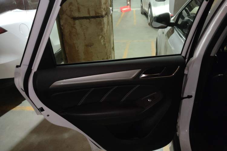 Used Roewe RX5 New Energy 2017 eRX5 50T Hybrid Connected Prestige Flagship Edition
