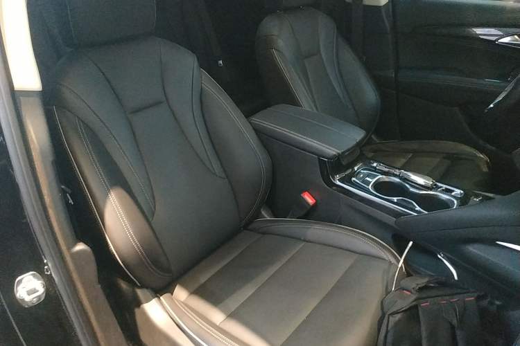 Used Buick Envision 2023 Encore Plus 652T Five-Seat Luxury Model
