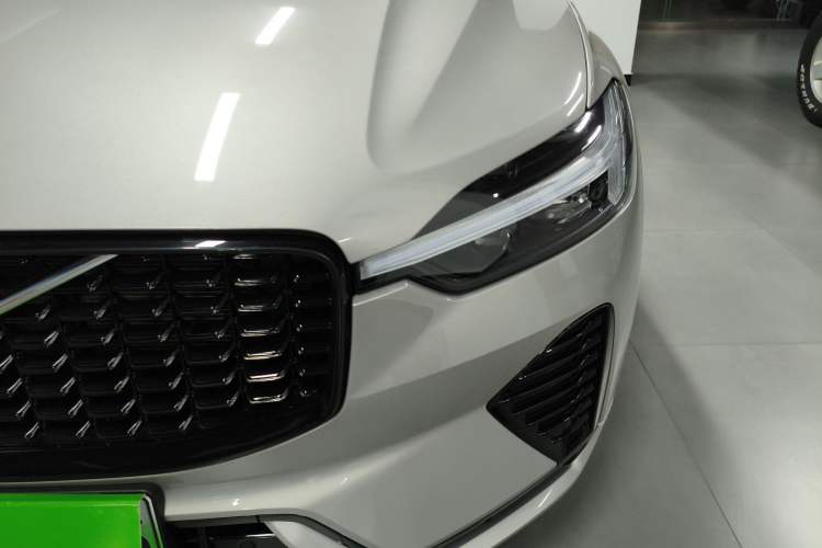 Used Volvo XC60 New Energy 2025 Plug-in Hybrid Long-Range All-Wheel Drive Zhiyuan Sport Edition
