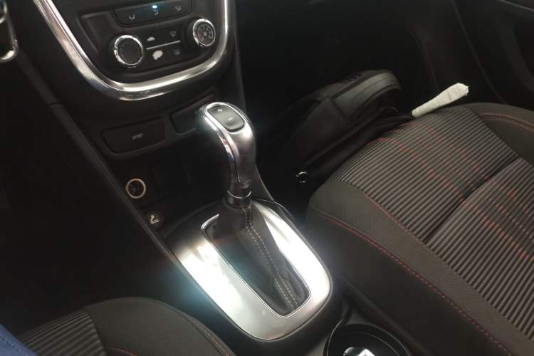 Used Buick Encore 2015 1.4T Automatic Two-Wheel Drive Urban Elite Version
