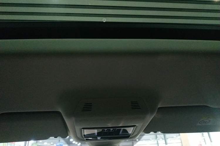 Used Volkswagen Viloran 2023 380TSI Luxury Edition
