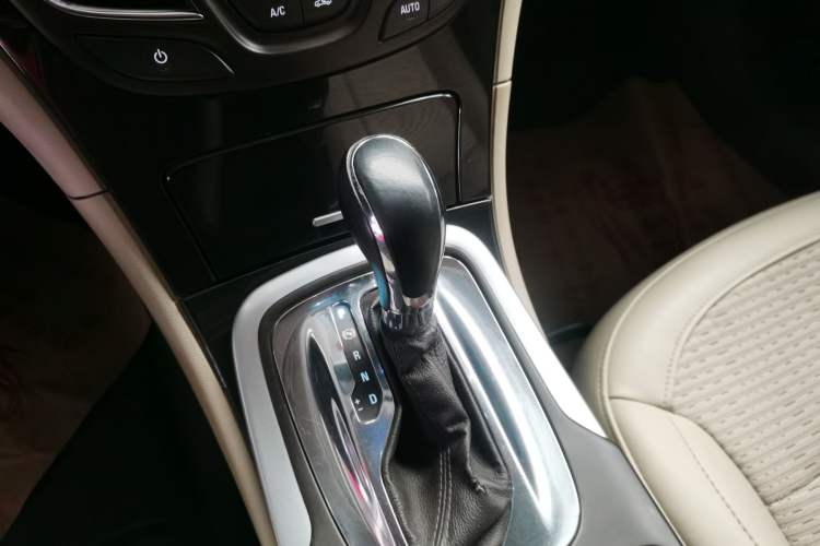 Used Buick Regal 2015 2.0L Leading Fashion Edition
