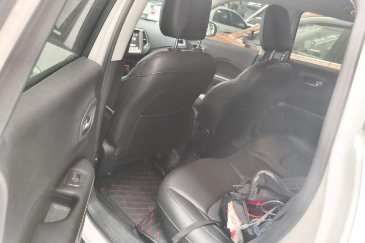 Used  Compass 2019 220T Automatic Enjoyment Version
