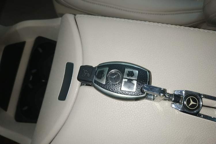 Used Mercedes-Benz V-Class 2021 V 260 Avantgarde Edition
